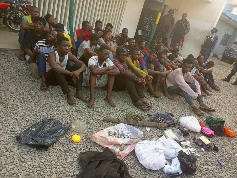 police-arrest-128-hoodlums-with-dangerous-weapons-foil-car-theft.jpg