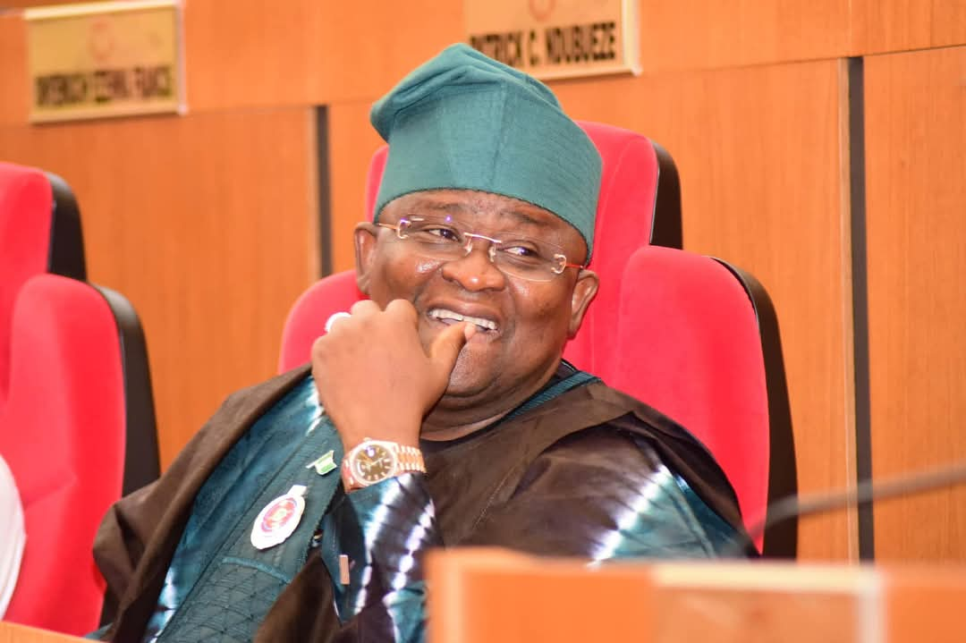 ado-odo-ota-residents-laud-senator-adeola-yayi-over-landmark-projects.jpg