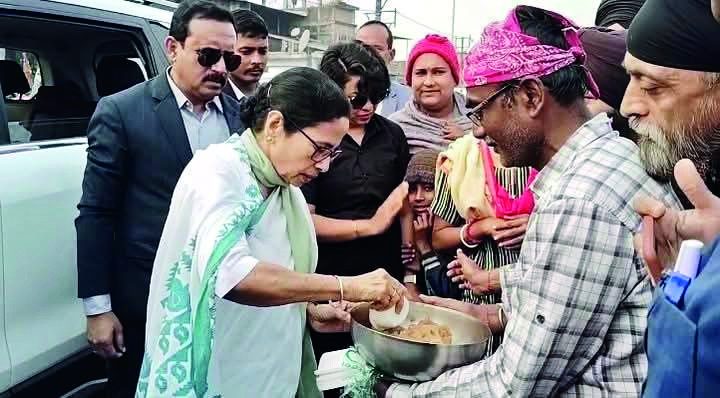 alipurduar-from-cradling-baby-to-pausing-convoy-for-autograph-mamata-wins-hearts.jpg