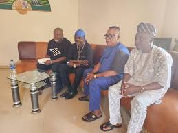 buruj-sports-academy-patron-abbas-akande-obesere-visits-ayinla-kollington-with-60th-birthday-invitation.jpg