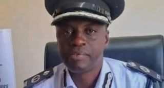 drunk-policeman-frees-over-11-suspects-to-celebrate-new-year.png