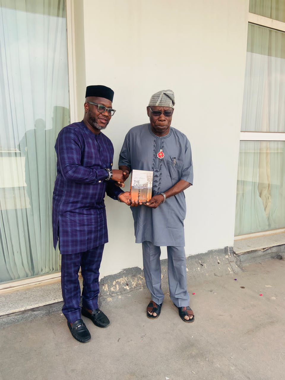 obasanjo-applauds-oketolas-book-says-its-a-must-have-resource.jpg