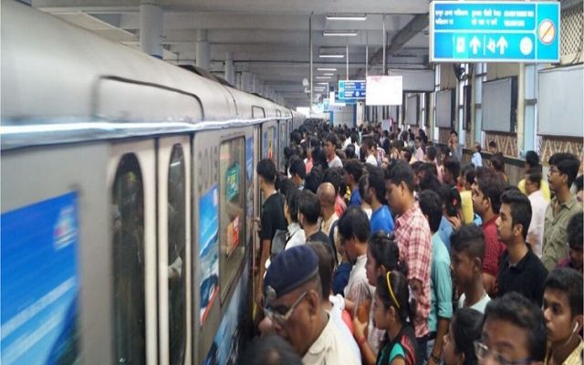 passengers-face-disruption-as-metro-services-cancelled-due-to-mechanical-glitch.jpg