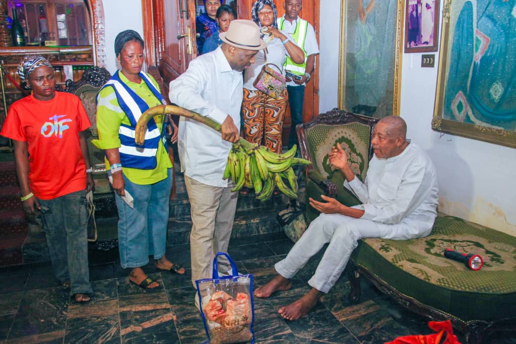 primate-ayodele-begins-annual-thanksgiving-with-awards-visit-to-church-members-houses.jpg