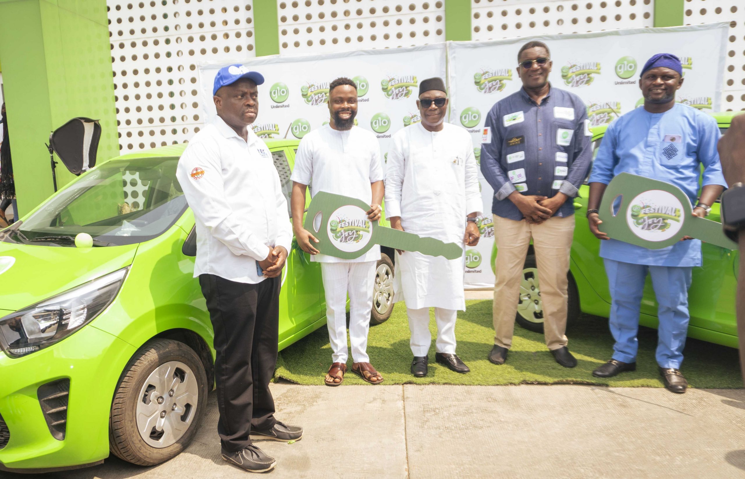 glo-festival-of-joy-in-ibadan-as-winners-receive-cars-other-prizes.jpg