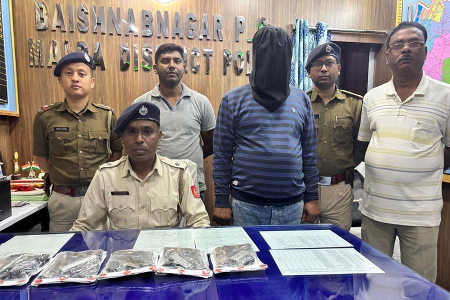 interstate-arms-racket-busted-one-arrested-from-malda.jpg