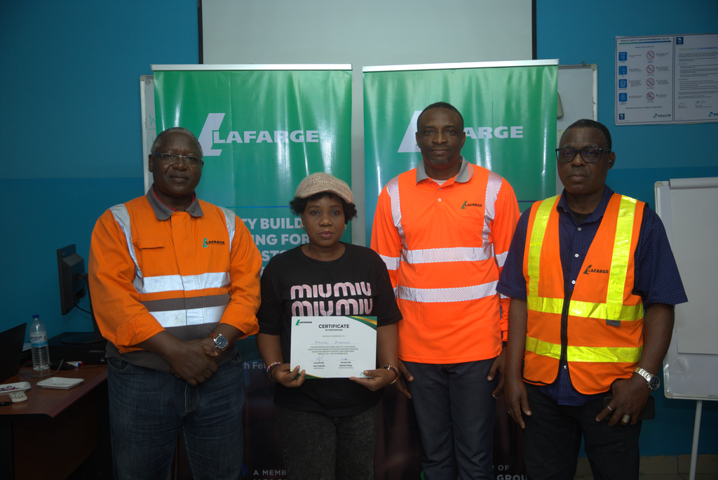 lafarge-champions-knowledge-sharing-with-geoscience-mining-engineers-training.png