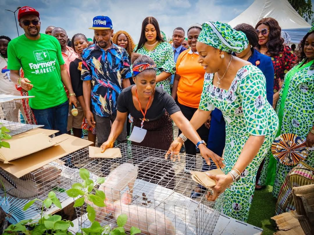 nigerias-first-lady-empowers-over-200-people-in-anambra-under-renewed-hope-agric-support-scheme.jpg