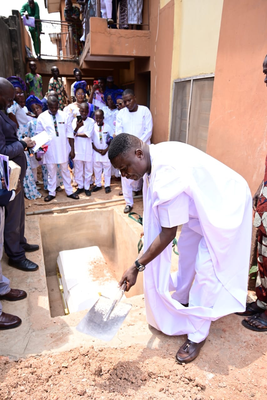 ondo-tvc-correspondent-ayodeji-moradeyo-bids-farewell-to-father-amid-tributes.jpg