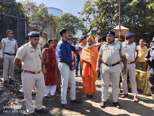 superintendent-of-police-inspects-tribeni-kumbh-mela-site-ensures-safety-measures-for-successful-event.jpg