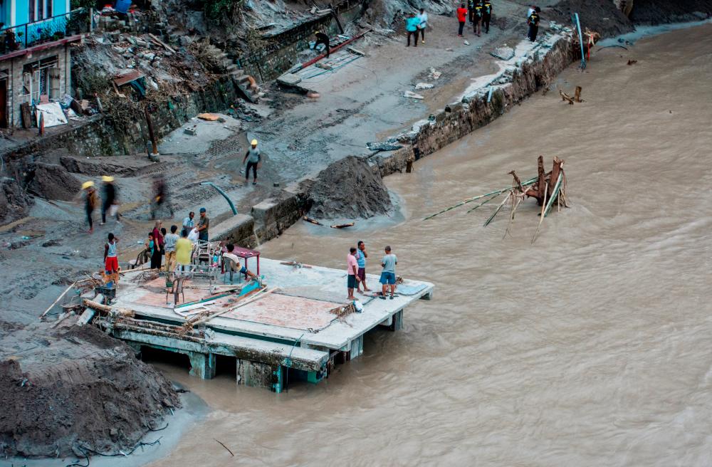 64-teesta-flood-affected-families-get-house-building-grant-434-families-have-already-received-grant.jpg