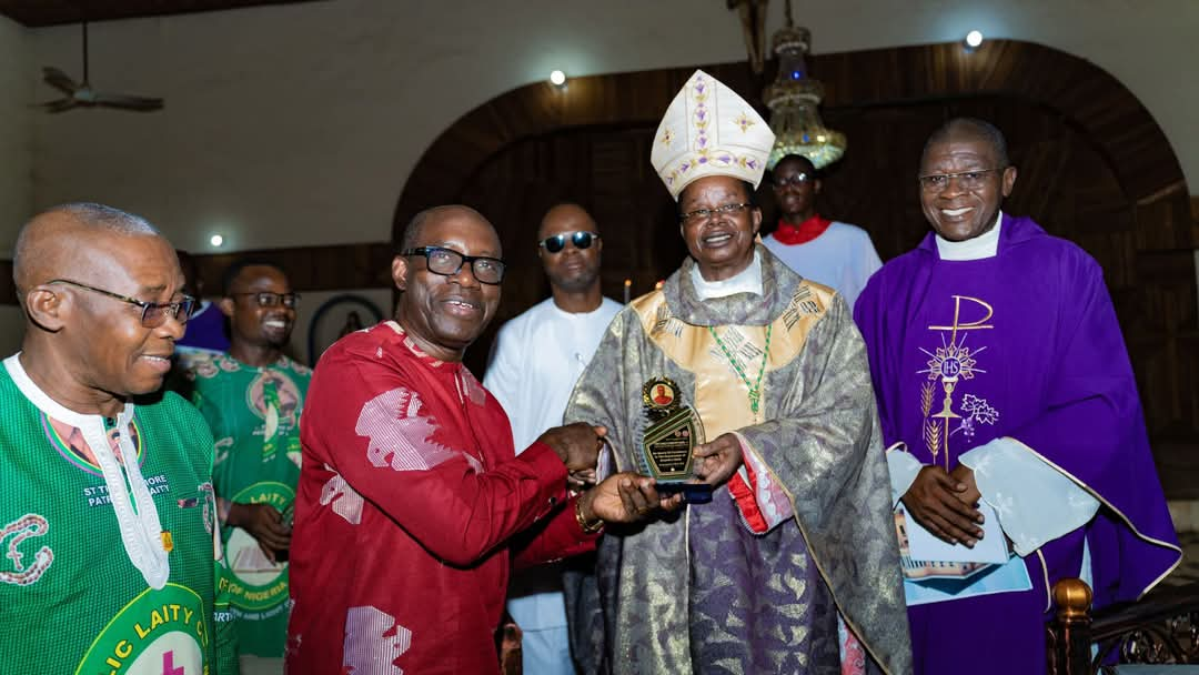 gov-soludo-receives-leadership-excellence-award-endorsement-from-awka-catholic-laity.jpg