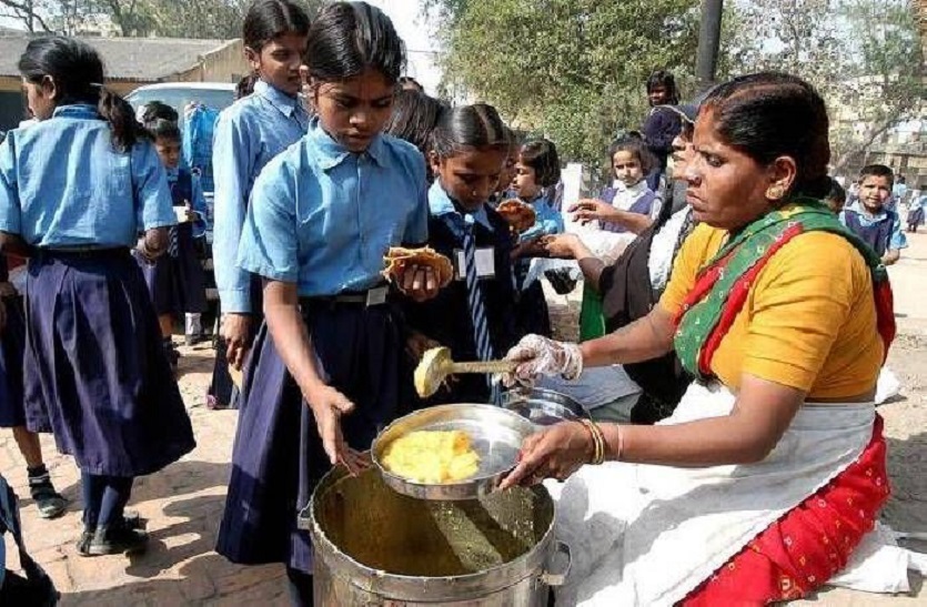 teachers-associations-criticise-move-demand-more-funds-10-per-cent-reduction-in-cooking-oil-use-in-mid-day-meals.jpg